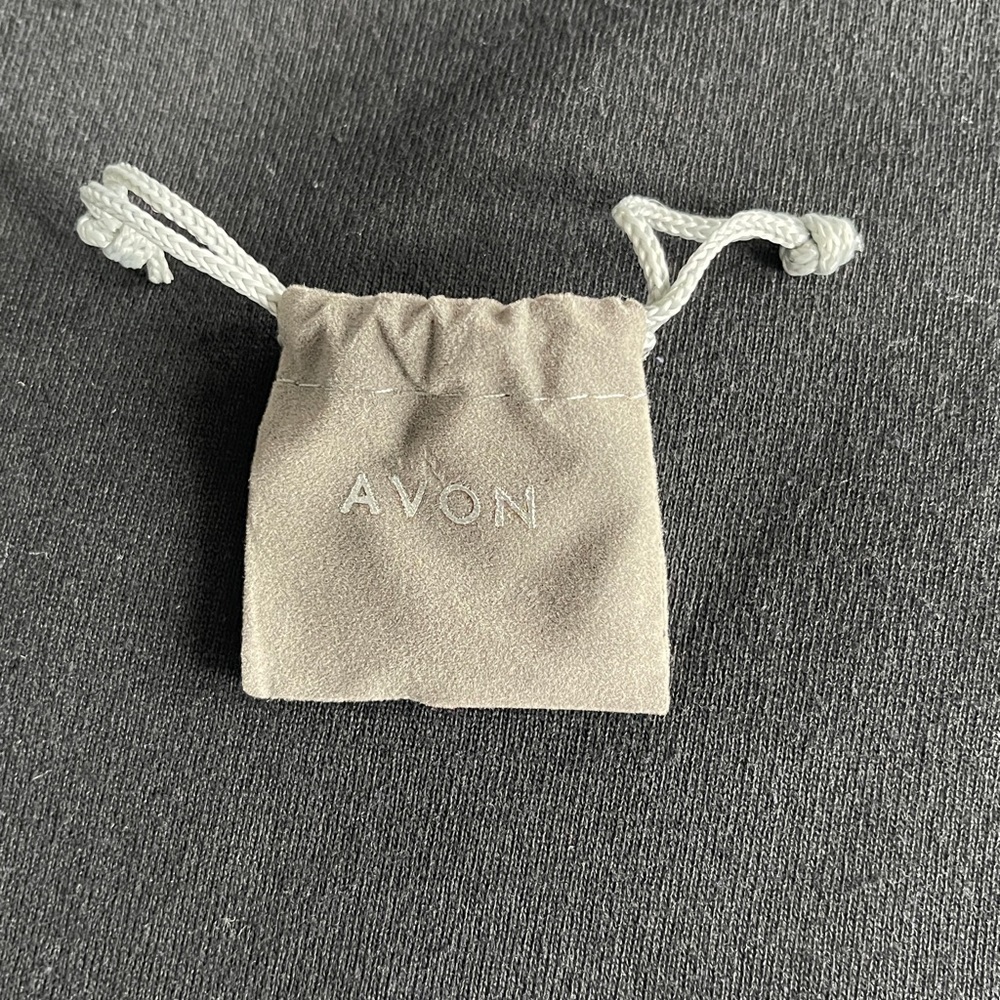 ๐๏ธ2/$40 - Avon Sterling Silver Nana Necklace - Picture 5 of 5